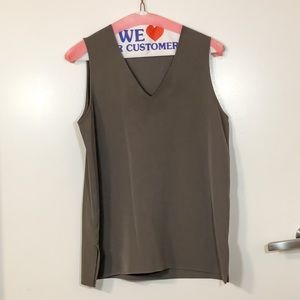 Dark green XS UniQlo top.